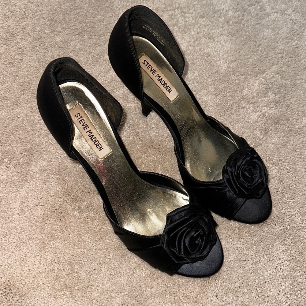 Steve Madden satin navy rose heels